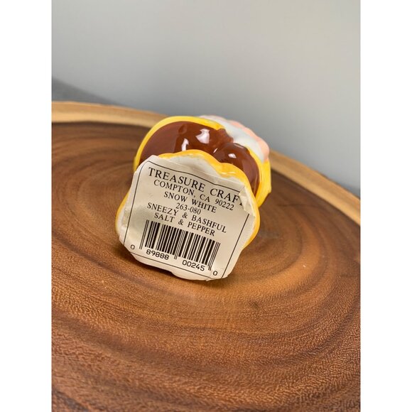 Vintage Treasure Craft Snow White Bashful Dwarf Salt & Pepper Shaker - Picture 6 of 10